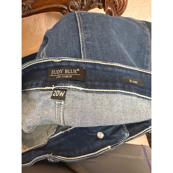 Women’s Judy Blue Plus Size Flare Leg Jeans. Size 20W - Picture 3 of 3